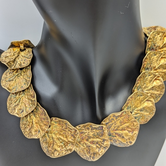 KENNETH JAY LANE (Signed) Matte Gold Gingko Leaf Choker Necklace, 18 inches - Picture 3 of 11